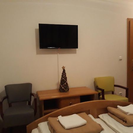 קופרס Gradska Kavana Guest House חדר תמונה